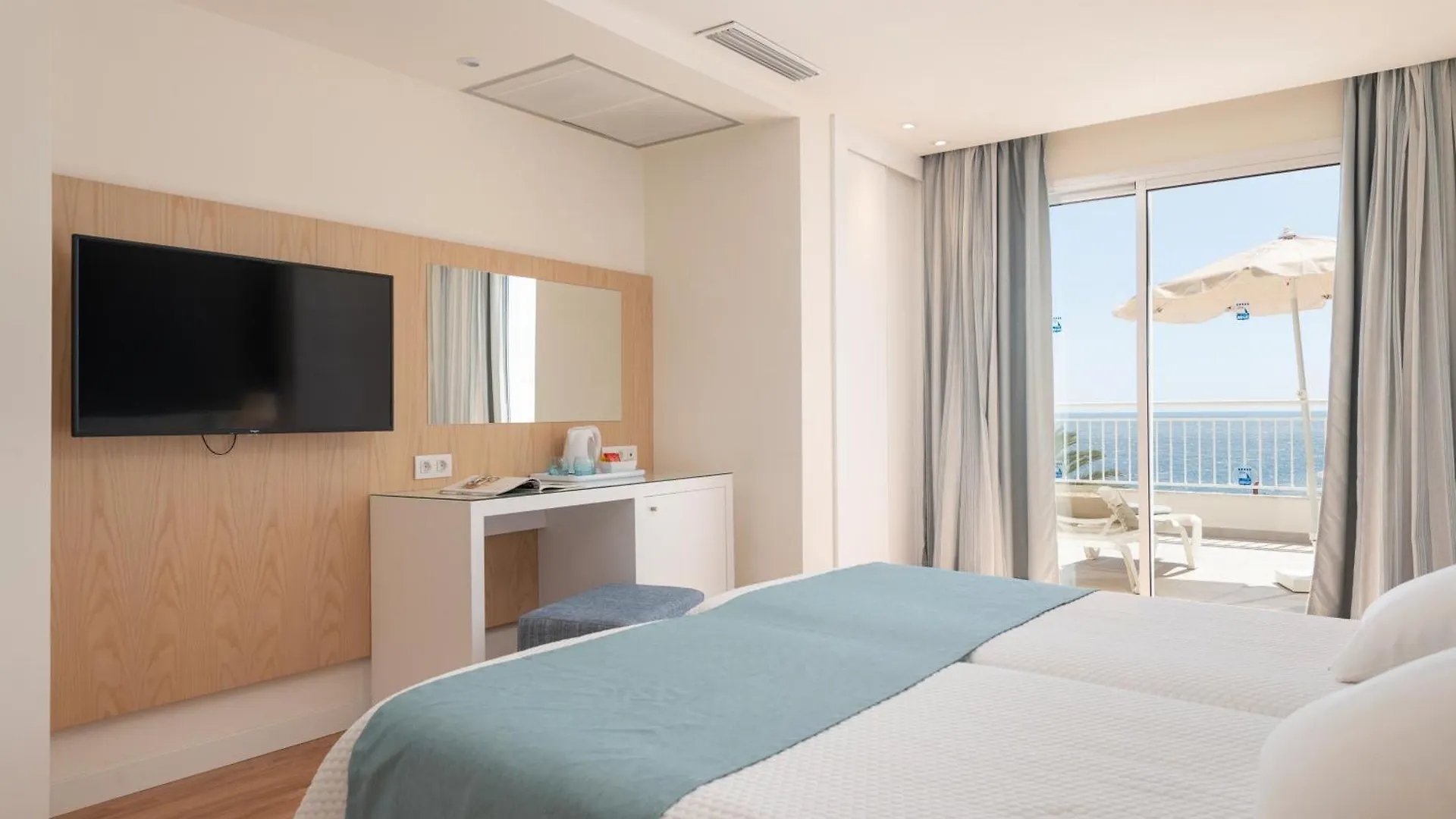 Hotel Cala Bona 4*, Cala Bona (Mallorca) Spain